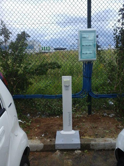 Borne recharge électrique voitures