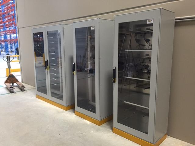 Armoire de charges entrepôt logistique Khüne & Nagel