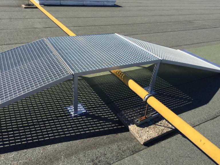 Passerelle technique toiture Ikéa