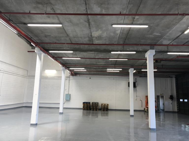 Relamping Entrepôt Maxxilots Eragny