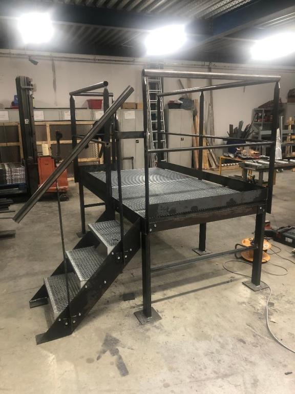 Fabrication et galvanisation à chaud passerelle accès hôpitaux de Paris